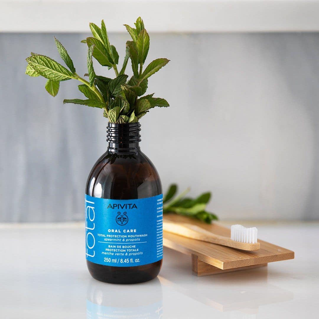 <p style="text-align: center;"><strong>ORAL CARE</strong></p><p>TOTAL Στοματικό Διάλυμα Ολοκληρωμένης Προστασίας</p> - Image 2