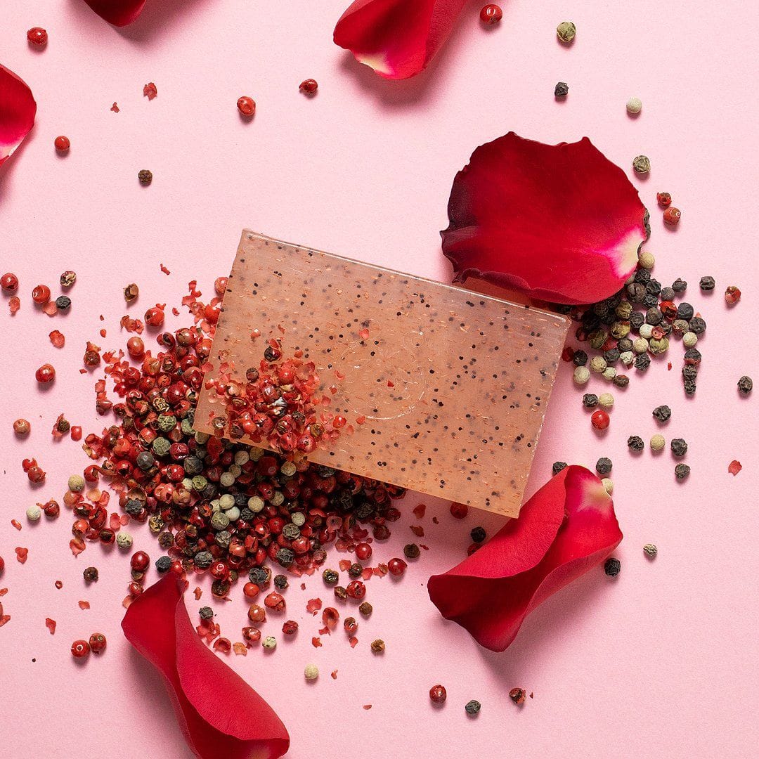 <p style="text-align: center;"><strong>NATURAL SOAP</strong></p><p>Σαπούνι με Τριαντάφυλλο Μαύρο Πιπέρι</p> - Image 2