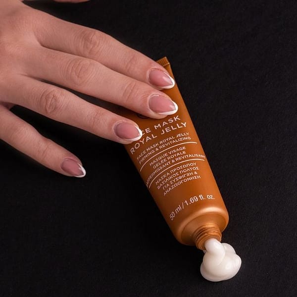 <p style="text-align: center;"><strong>FACE MASK</strong></p><p>Μάσκα Προσώπου Βασιλικός Πολτός για Σύσφιξη  Αναζωογόνηση</p>